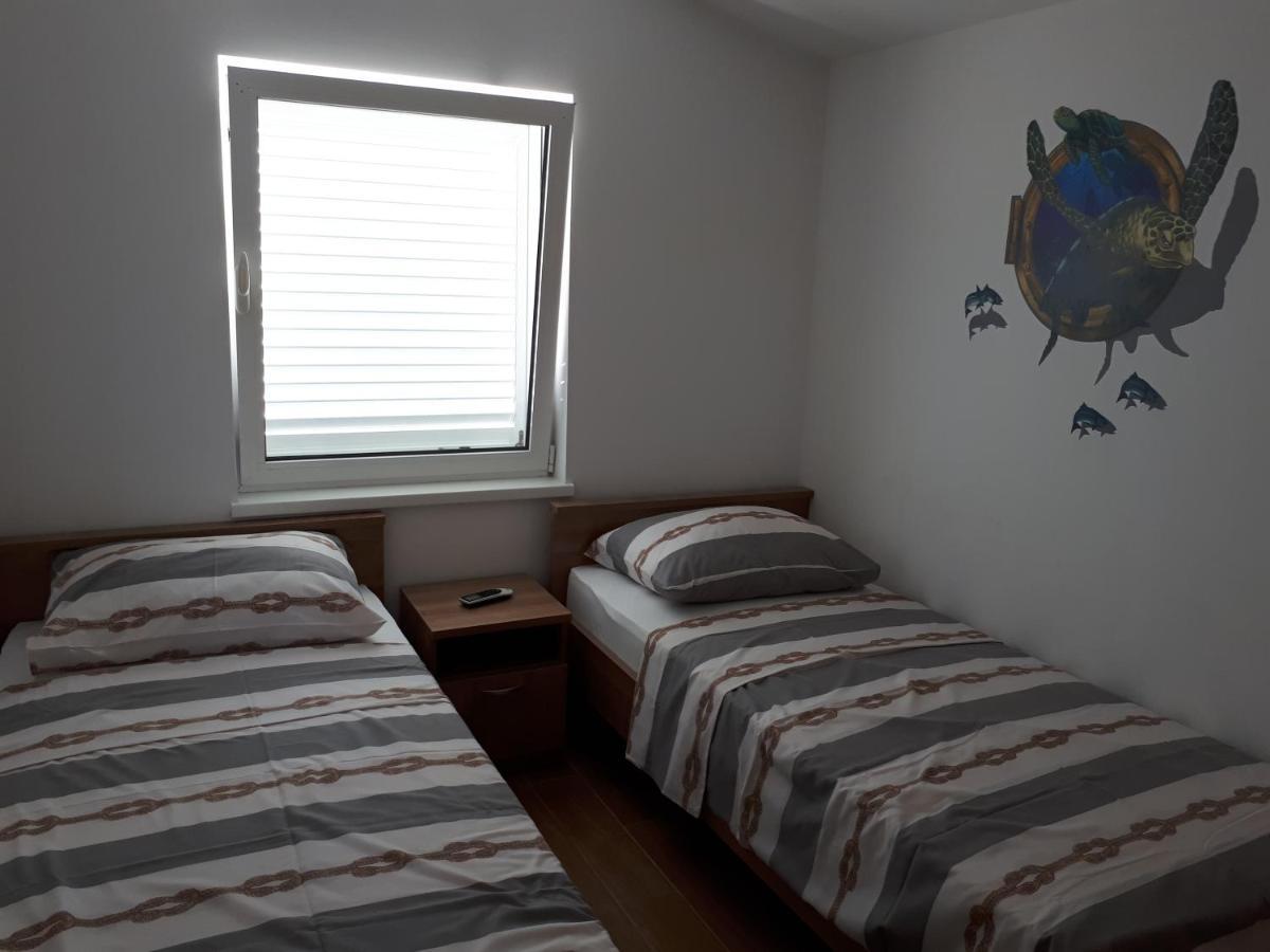 Apartmani Andrea Karlobag Eksteriør billede