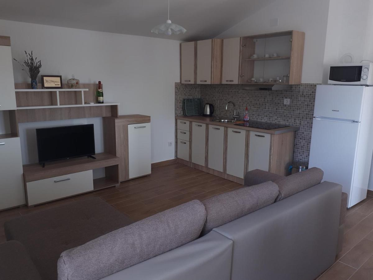 Apartmani Andrea Karlobag Eksteriør billede