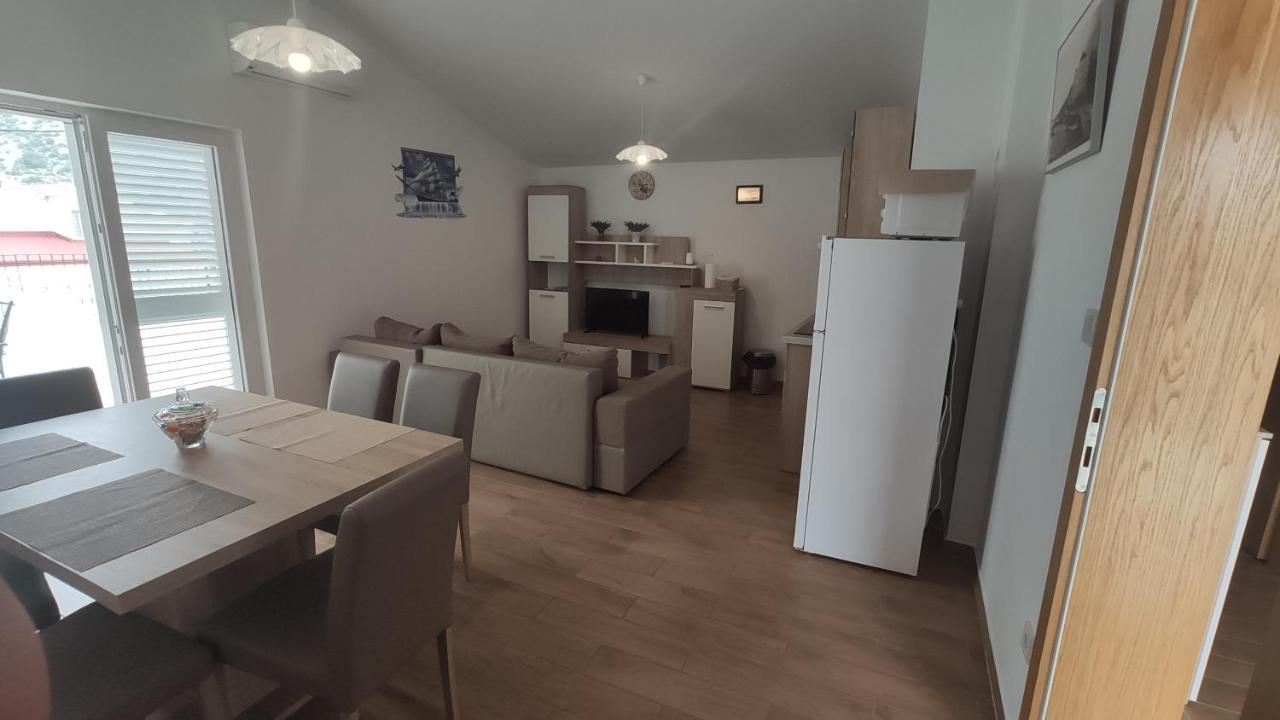 Apartmani Andrea Karlobag Eksteriør billede