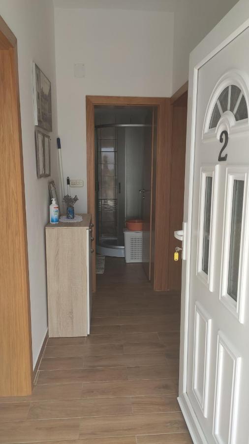 Apartmani Andrea Karlobag Eksteriør billede