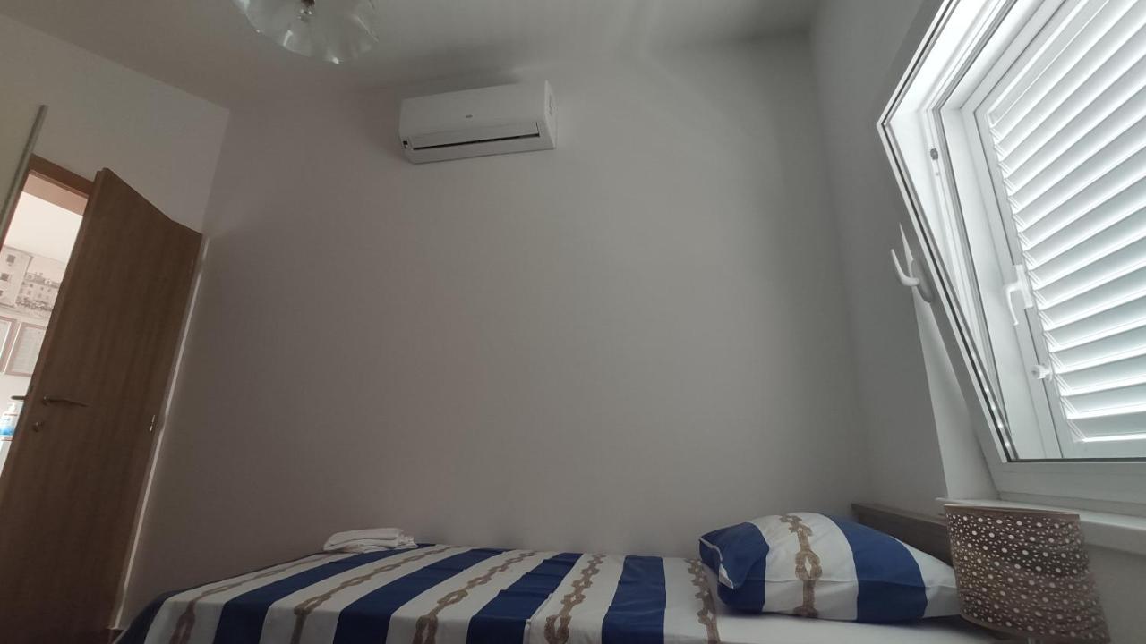 Apartmani Andrea Karlobag Eksteriør billede