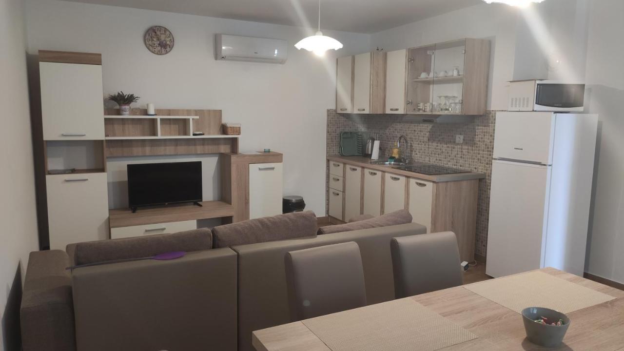 Apartmani Andrea Karlobag Eksteriør billede