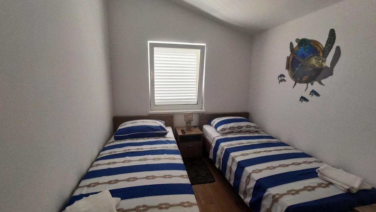 Apartmani Andrea Karlobag Eksteriør billede